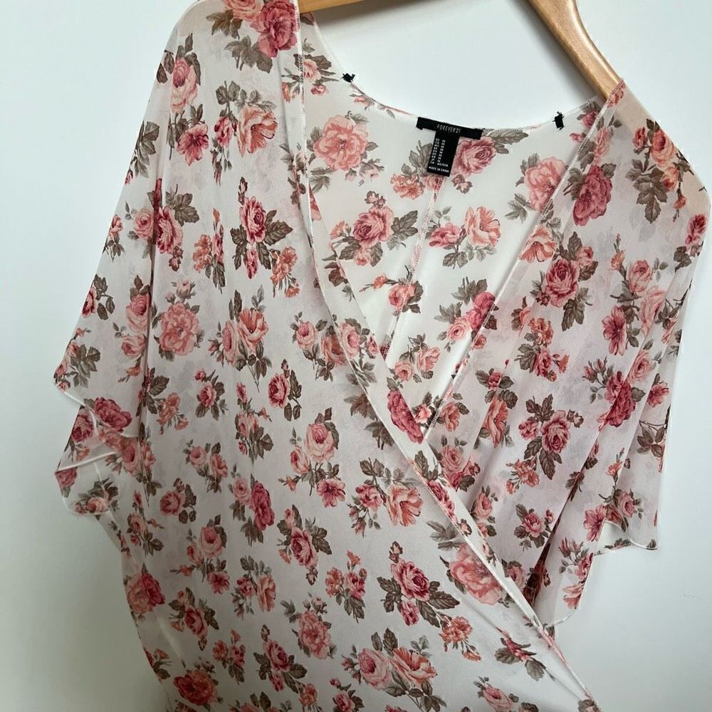 Forever 21 Kimono Robe Sheer Flowy Pink White Roses Flowers Boho size M - Picture 5 of 10